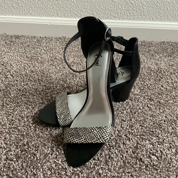 Strappy heels - Picture 4 of 4